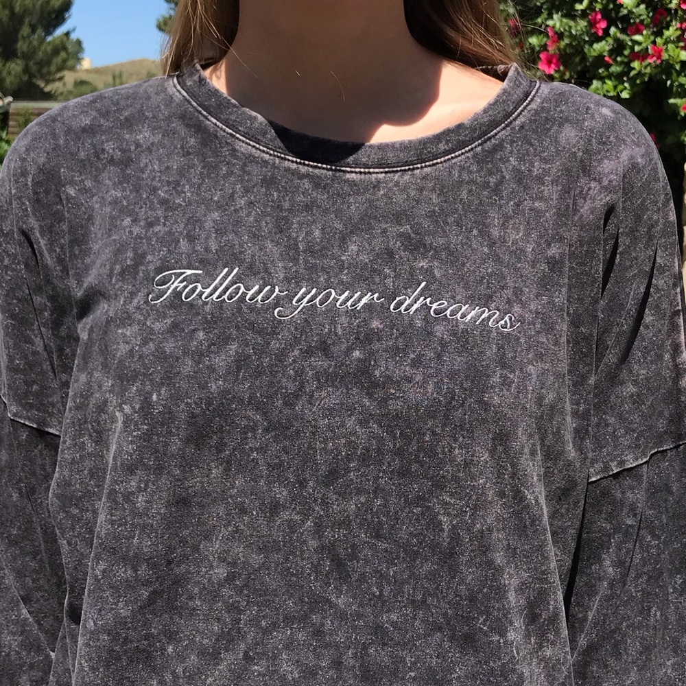 “Follow Your Dreams” Oversized High/Low Gray Top